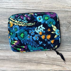 vera bradley. iPad mini / tablet case. Like NEW.